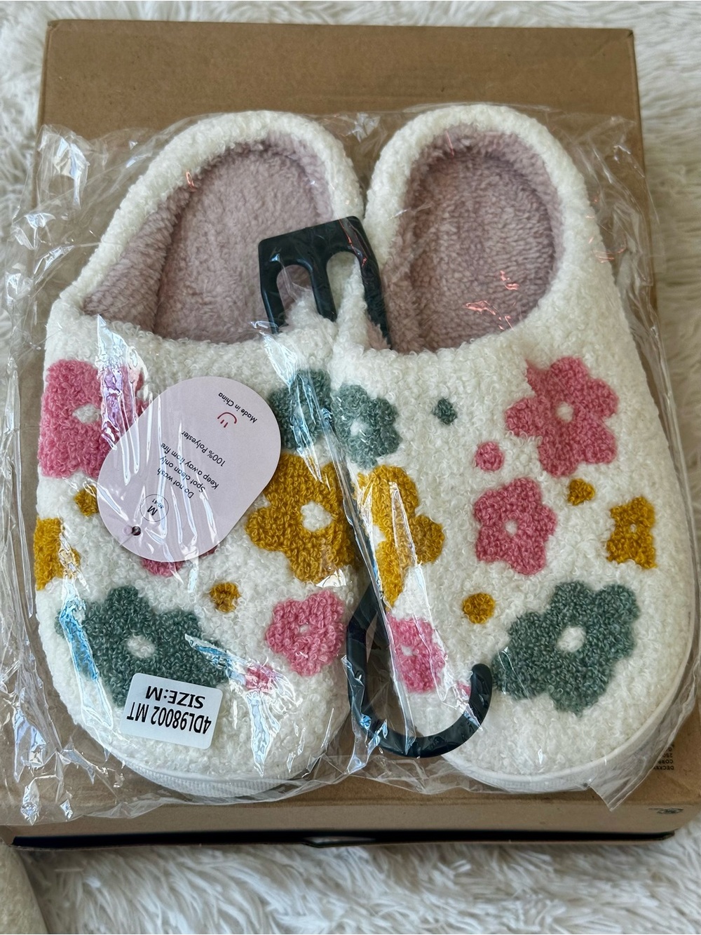 EVERY SOCK MATTERS Floral Cozy House Slippers Cream Pink Green NWT Medium Retro